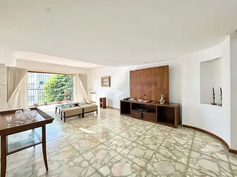 OPORTUNIDAD SEMIPISO DE 3 Y DEP EN VENTA EN BARRACAS CON COCHERA.