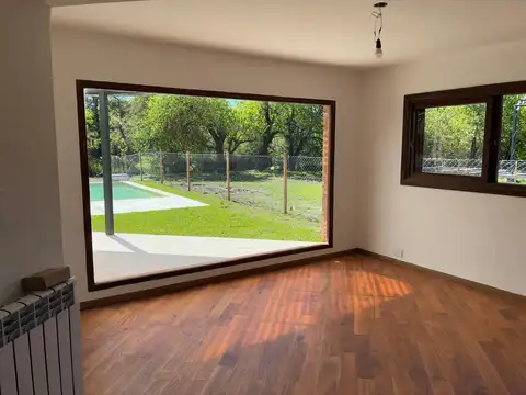 Casa en Alquiler con 1 cochera