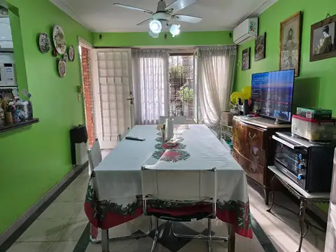 Oportunidad en San Isidro: Casa con encanto en excelente lote al norte.