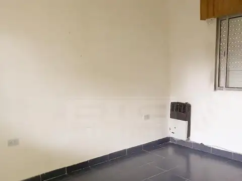 Guido spano al 3500, entre Combatiente juan sánchez y Curupaytí