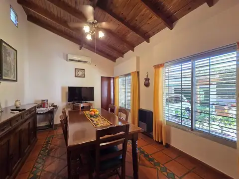 VENTA CASA 3 AMBIENTES C JARDIN Y COCHERA QUILMES