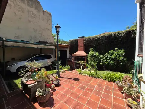 VENTA CASA 3 AMBIENTES C JARDIN Y COCHERA QUILMES