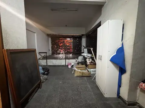 Local Comercial con deposito Corrientes y Av. Pellegrini
