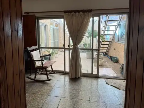 Departamento en PH de dos dormitorios - Barrio Talleres Este
