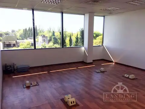 Oficina en Venta con 5 cocheras