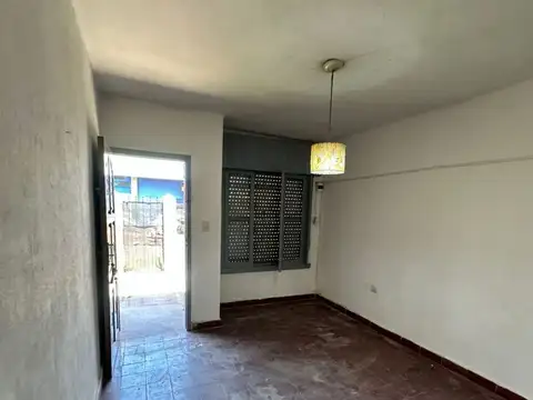 Casa en Alquiler en Gregorio de Laferrere, $ 700.000