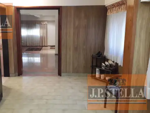 Excelente Casa 3 Ambientes c/ Cochera para 2 autos - San Justo