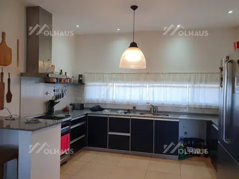 Casa 3 ambientes con 2 baños