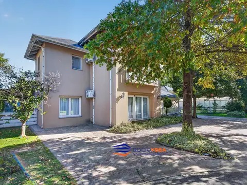 Casa en Venta con 4 cocheras