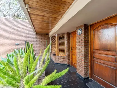 Casa en Venta con 3 cocheras