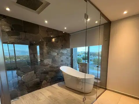 Casa en Alquiler al Este