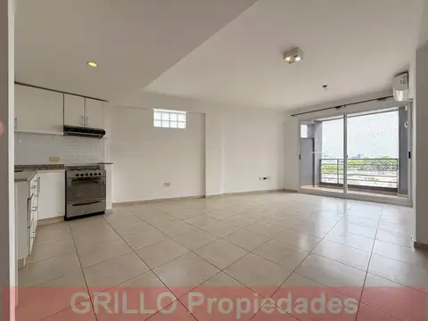 Av. Chorroarin 1059. Departamento 3 ambientes. 2 baños completos. Balcón. Cochera.