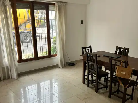 Florida M. Santa Rosa 1700. A mts Maipú Lindisimo PH al frente 3/4 ambientes. Patio y Terraza