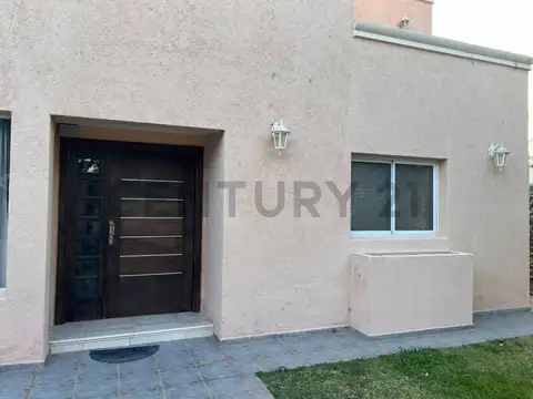 Casa 8 ambientes con 2 baños