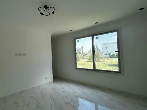 Venta casa a estrenar en Medal Country Club Pilar -  Gran Lote interno