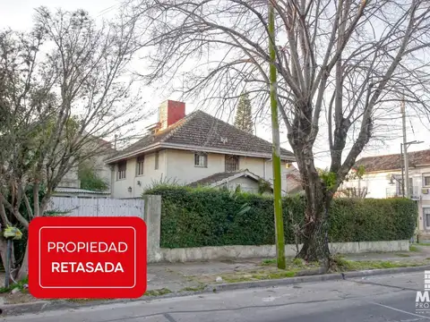 Casa martínez 2 cuadras de avenida 3 dormitorios escritorio playroom jardin cochera