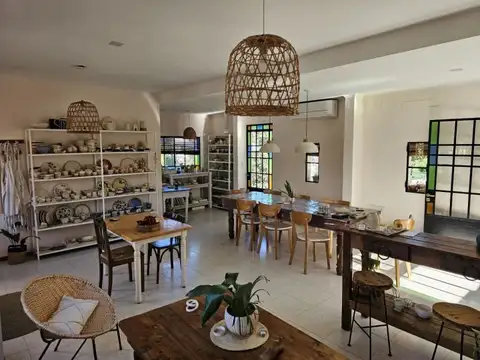 Casa 6 ambientes con 2 baños