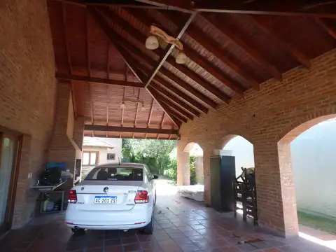 Casa en Venta con 4 cocheras