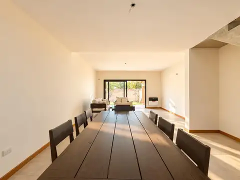 Casa en Venta con 1 cochera