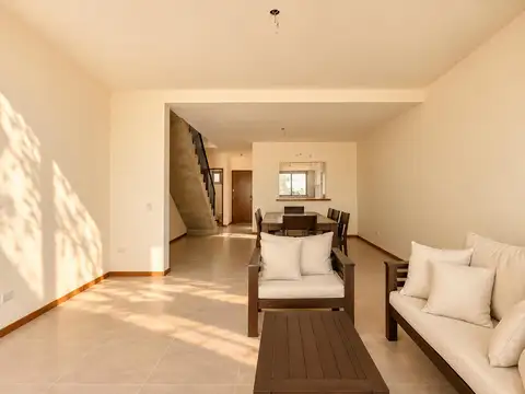 Casa 4 ambientes con 2 baños