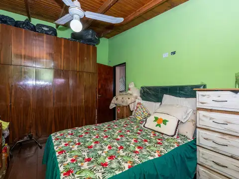 Casa 8 ambientes con 3 baños