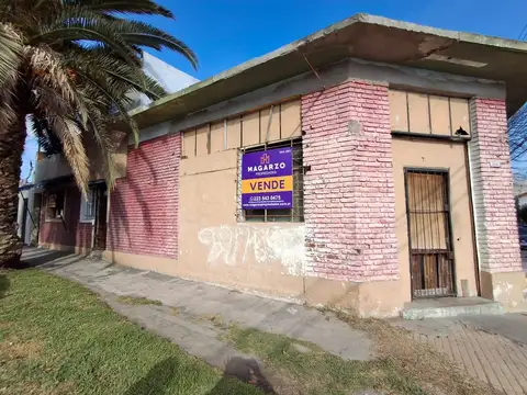 Venta en block de local + 2 departamentos amplios