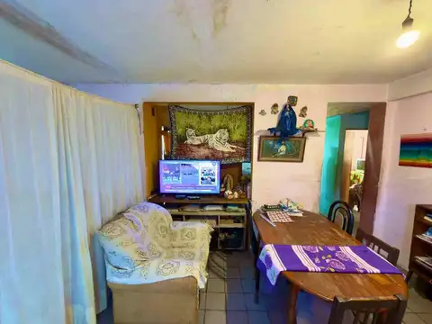 Casa 7 ambientes con 2 baños