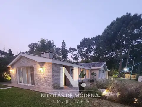 Casa en Alquiler Temporal en Playa Mansa, USD 11.000