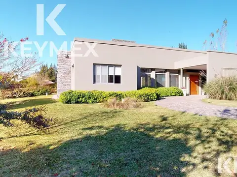 Casa 7 ambientes con 4 baños