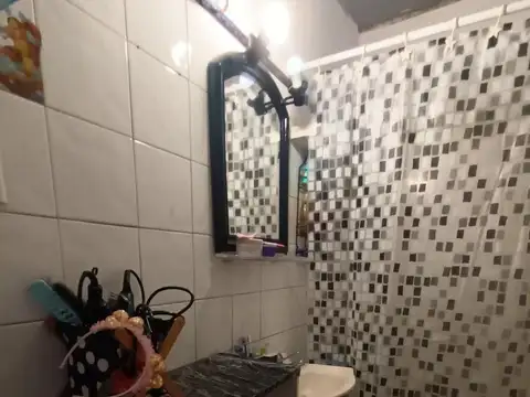 Venta Villa Celina, casa en lote propio.