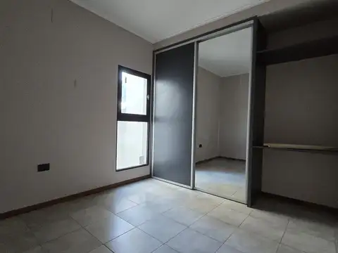 Z/ BV. MUTTIS, 1 PISO, ESTAR COMEDOR LUMINOSO, COCINA, CALEFACTOR, PLACARES, TERRAZA COMUN Y ASADOR