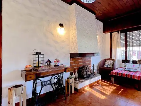 Casa 8 ambientes con 3 baños