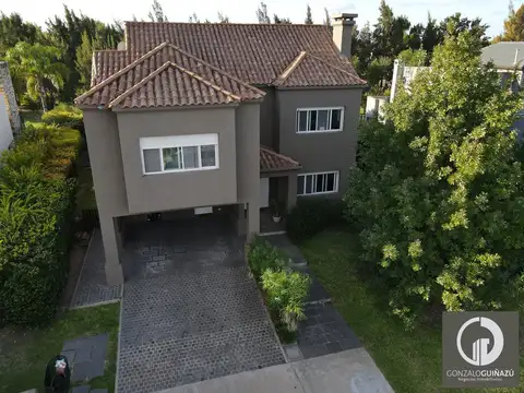 Casa en Venta con 2 cocheras