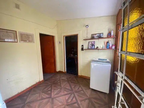 Casa 7 ambientes con 1 baño