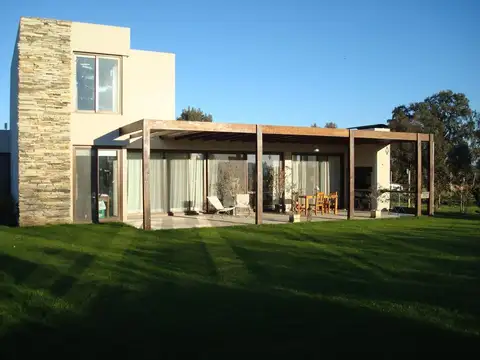 CASA EN VENTA EN PERGAMINO EN BARRIO CERRADO