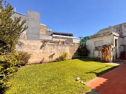 BUEN PH 3 AMBIENTES GARAGE JARDIN TODO PLANTA BAJA 