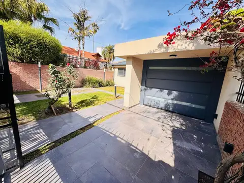 Casa 8 ambientes con 4 baños