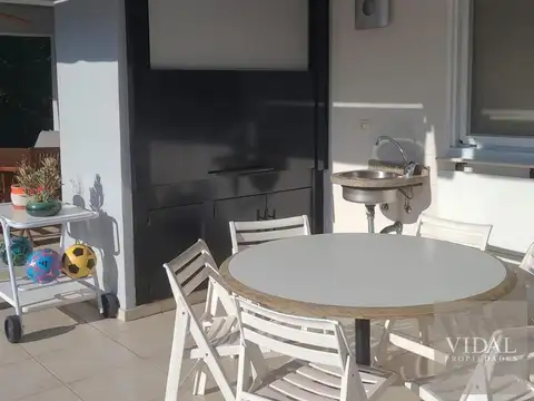 Casa 4 ambientes con 3 baños