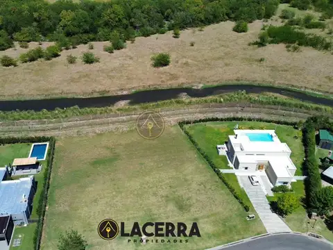 Area 9 Lote 100