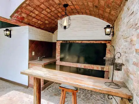 CASA 5 AMBIENTES CON PILETA SAN MARTIN
