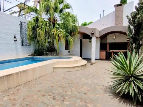 Casa 5 ambientes con 3 baños