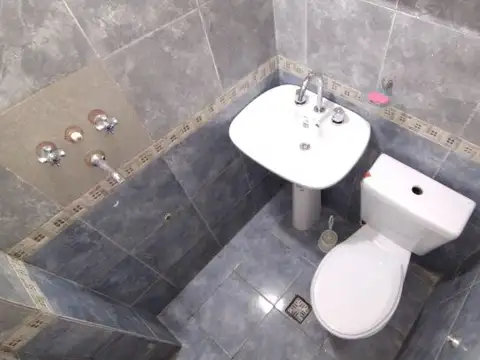 Casa en Alquiler con 3 cocheras