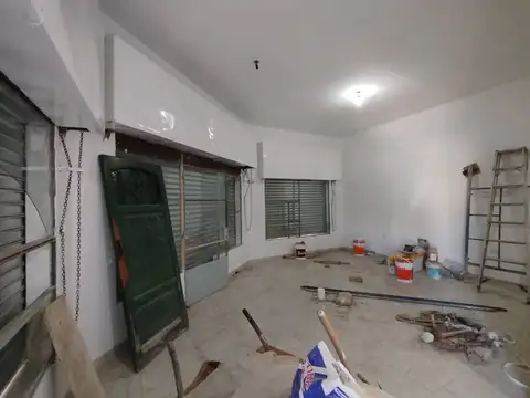 LOCAL DOBLE EN ESQUINA DE 55 m2 - RECICLADO A NUEVO