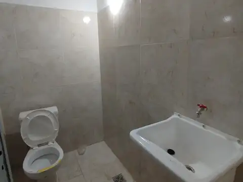 LOCAL DOBLE EN ESQUINA DE 55 m2 - RECICLADO A NUEVO