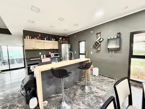 Casa 3 ambientes con 2 baños