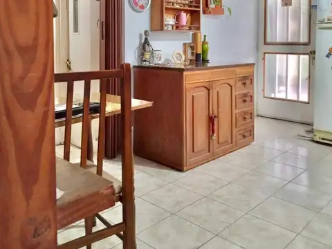 Casa 6 ambientes con 2 baños