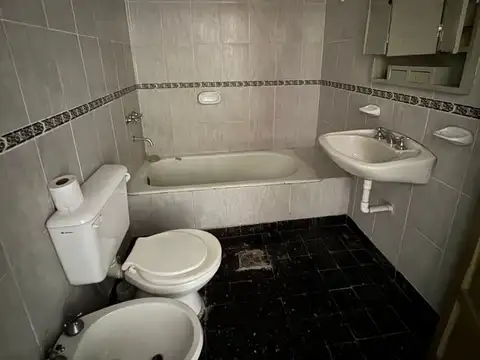 CASA EN VENTA - BOLIVIA 210 - PLANTA BAJA