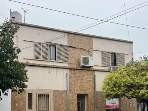 CASA EN VENTA - BOLIVIA 210 - PLANTA BAJA