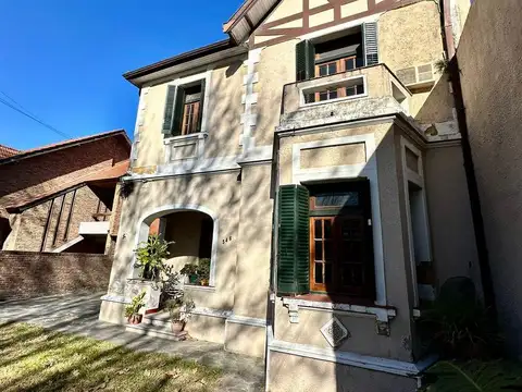 Casa en Venta con 3 cocheras