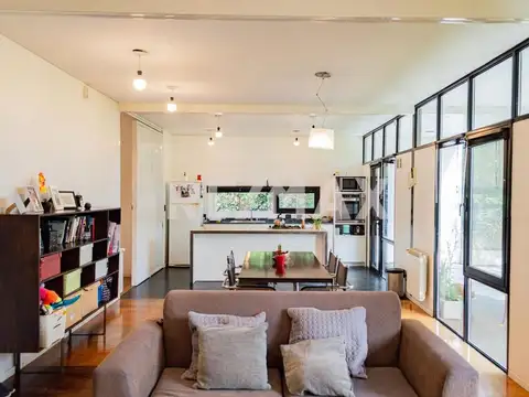 Casa 5 ambientes con 2 baños